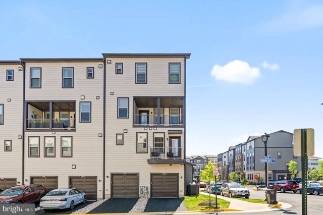 20900 BLUEBIRD SQ, Sterling, VA 20165