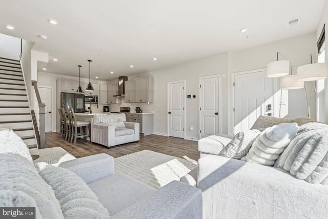 20900 BLUEBIRD SQ, Sterling, VA 20165