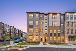 20900 BLUEBIRD SQ, Sterling, VA 20165
