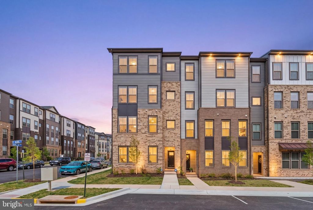 20900 BLUEBIRD SQ, Sterling, VA 20165