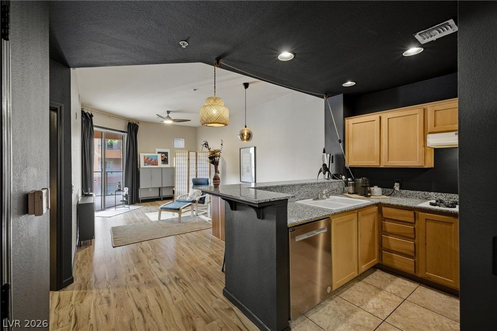 15 East Agate Avenue 301, Las Vegas, NV 89123 — photo 4