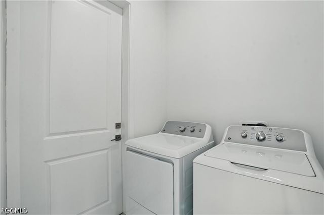 472 Rajah ST, Lehigh Acres, FL 33974