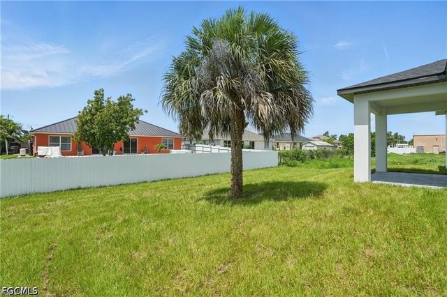 472 Rajah ST, Lehigh Acres, FL 33974