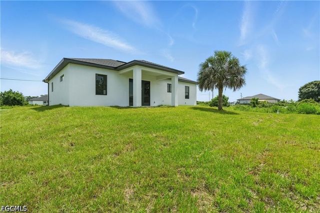 472 Rajah ST, Lehigh Acres, FL 33974