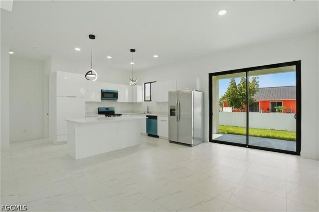 472 Rajah ST, Lehigh Acres, FL 33974