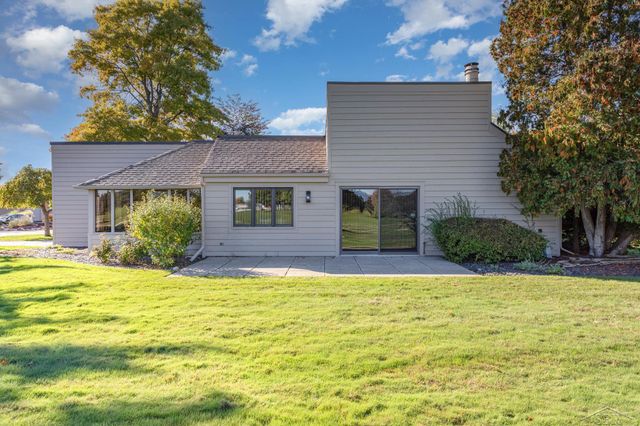 6299 Golf Lakes Court, Bay City, MI 48706