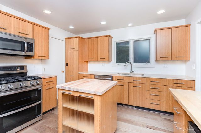 6299 Golf Lakes Court, Bay City, MI 48706