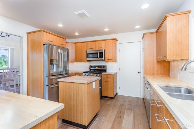 6299 Golf Lakes Court, Bay City, MI 48706