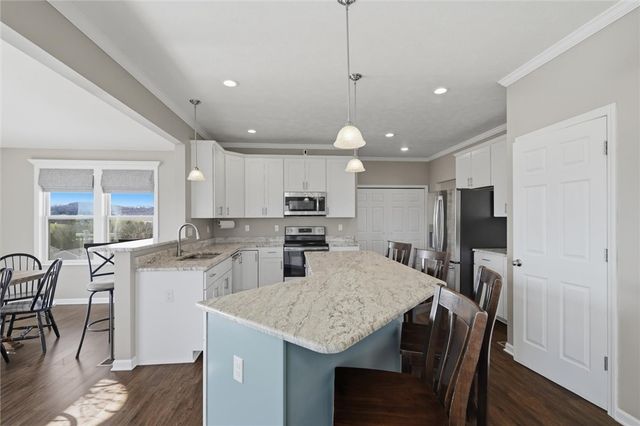 133 Azalea Cir, Rostraver, PA 15012