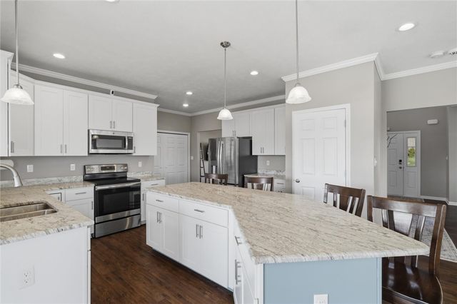 133 Azalea Cir, Rostraver, PA 15012