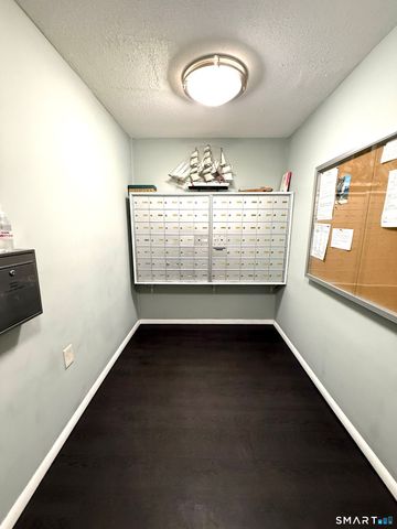 292 Pequot Avenue 2G, New London, CT 06320