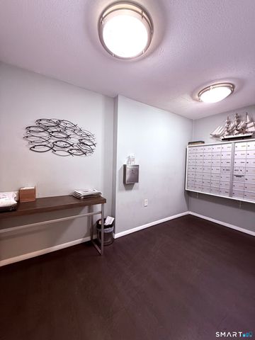 292 Pequot Avenue 2G, New London, CT 06320