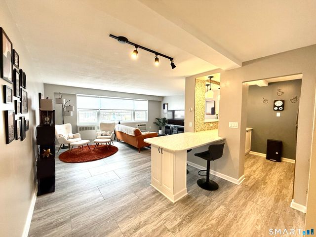 292 Pequot Avenue 2G, New London, CT 06320