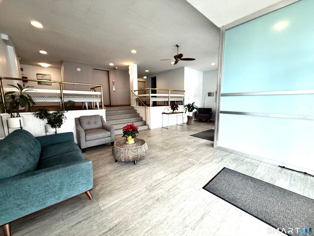 292 Pequot Avenue 2G, New London, CT 06320