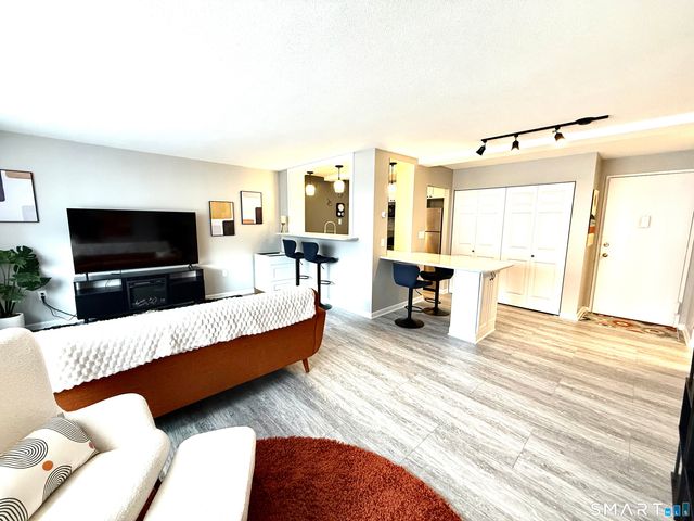 292 Pequot Avenue 2G, New London, CT 06320