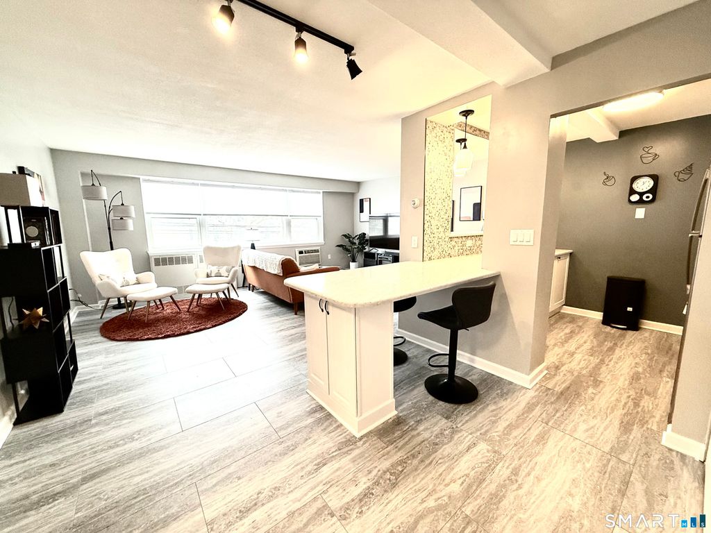 292 Pequot Avenue 2G, New London, CT 06320