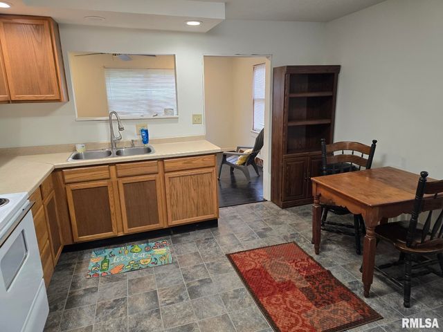 505 S 2ND Street, Marion, IL 62959