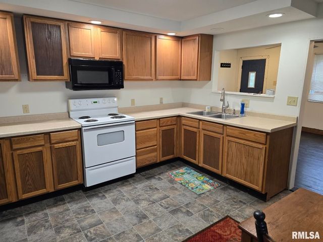 505 S 2ND Street, Marion, IL 62959