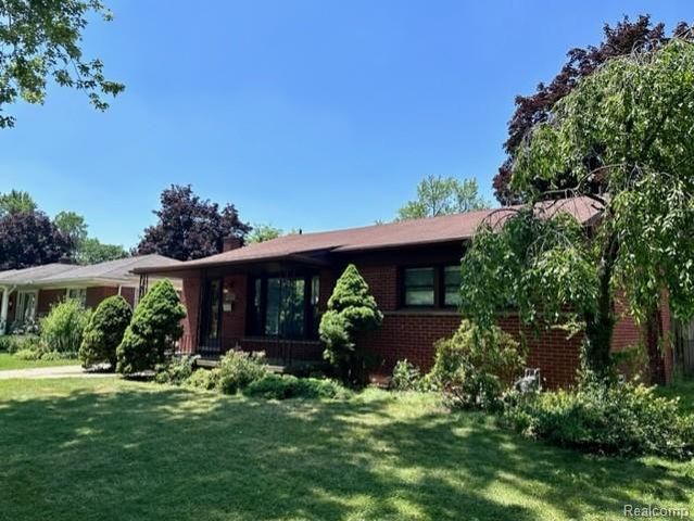 8429 Whitefield Street, Dearborn Heights, MI 48127
