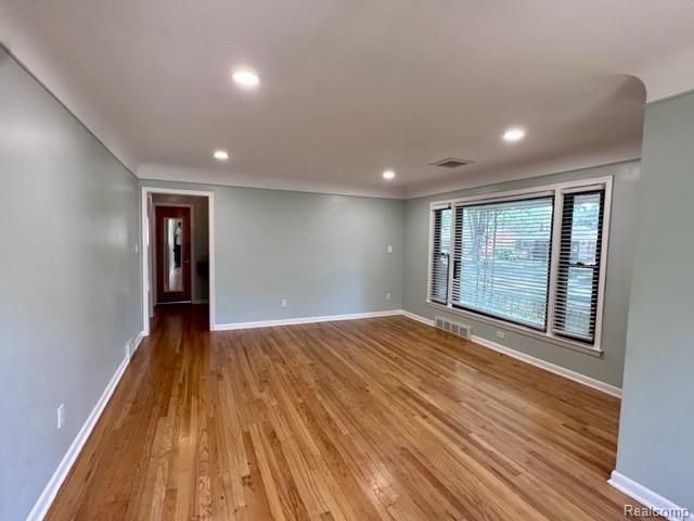 8429 Whitefield Street, Dearborn Heights, MI 48127
