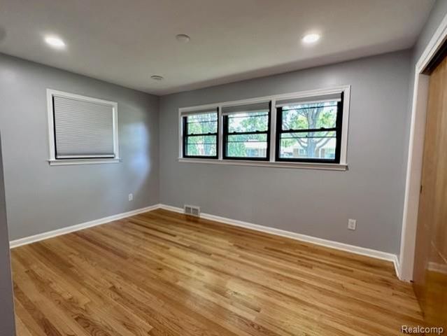 8429 Whitefield Street, Dearborn Heights, MI 48127