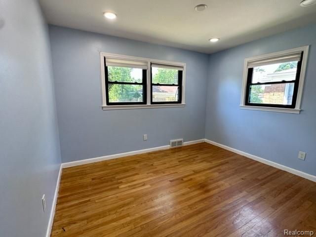 8429 Whitefield Street, Dearborn Heights, MI 48127