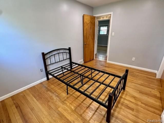 8429 Whitefield Street, Dearborn Heights, MI 48127
