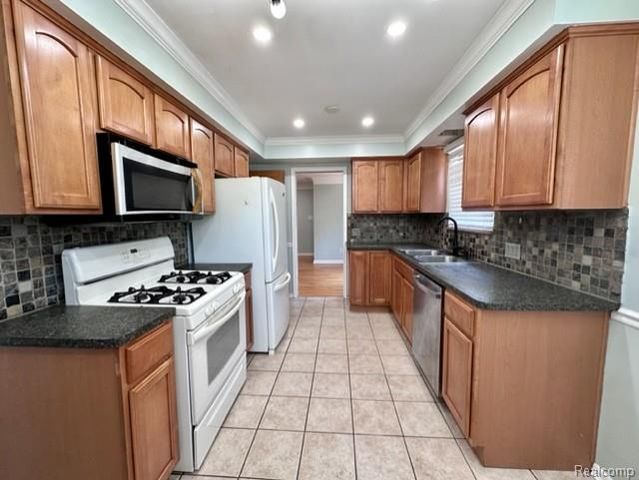 8429 Whitefield Street, Dearborn Heights, MI 48127