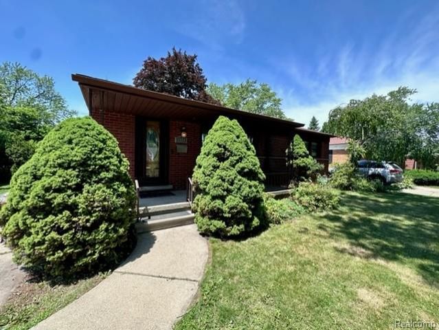 8429 Whitefield Street, Dearborn Heights, MI 48127