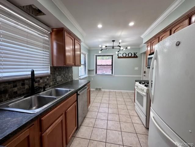 8429 Whitefield Street, Dearborn Heights, MI 48127