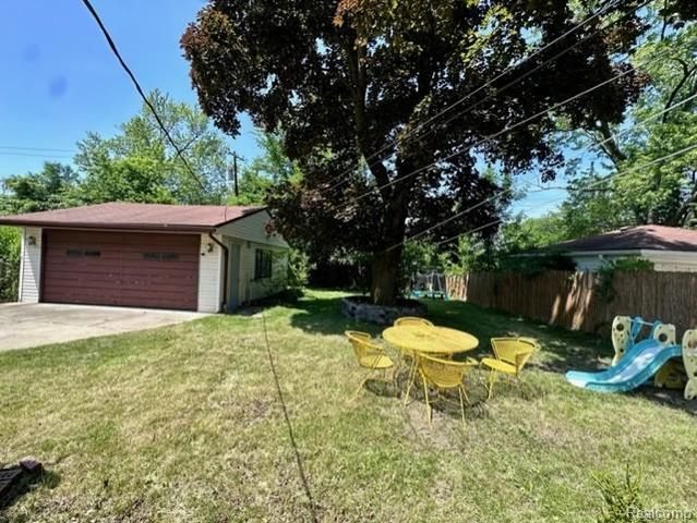 8429 Whitefield Street, Dearborn Heights, MI 48127