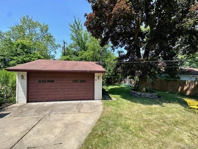 8429 Whitefield Street, Dearborn Heights, MI 48127