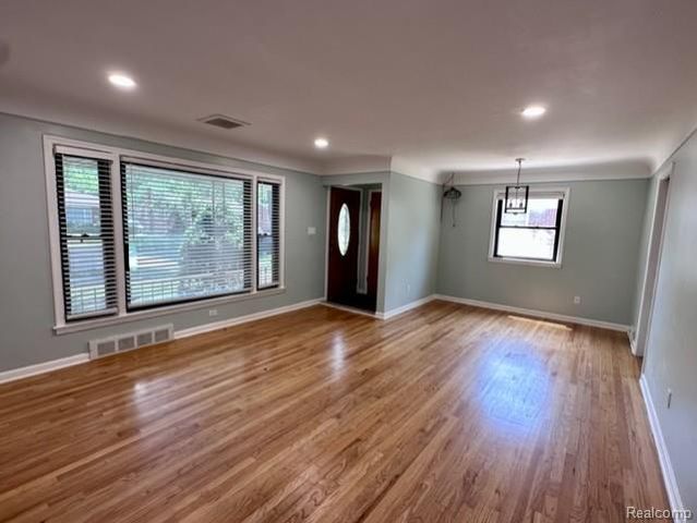 8429 Whitefield Street, Dearborn Heights, MI 48127