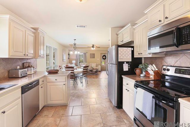 12308 Creekside Ave, Walker, LA 70785