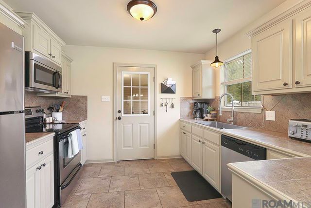 12308 Creekside Ave, Walker, LA 70785