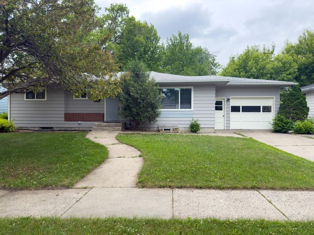 1107 17th Street S, Moorhead, MN 56560