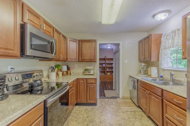 160 Pine Brook Drive, Rocky Face, GA 30740