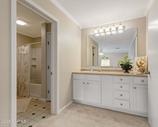 310 S Evangeline Street, New Iberia, LA 70560