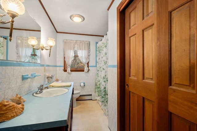 20 Brentwood Dr, Dudley, MA 01571