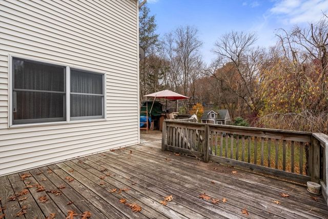 20 Brentwood Dr, Dudley, MA 01571