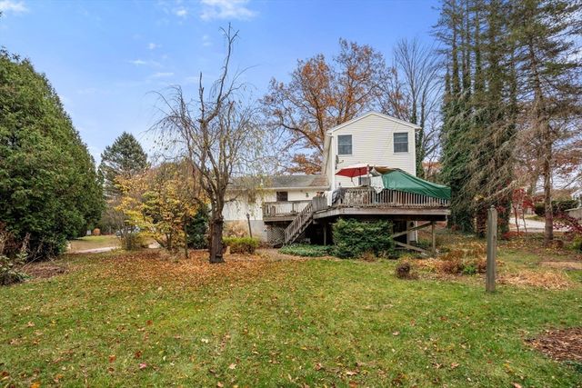 20 Brentwood Dr, Dudley, MA 01571
