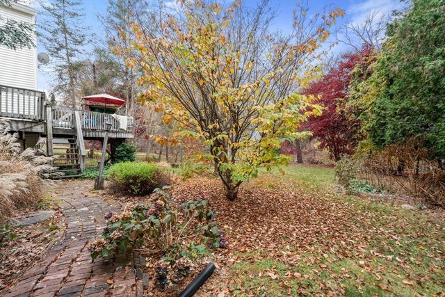 20 Brentwood Dr, Dudley, MA 01571