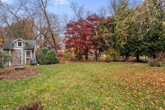20 Brentwood Dr, Dudley, MA 01571