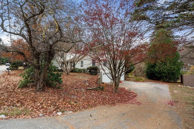 20 Brentwood Dr, Dudley, MA 01571