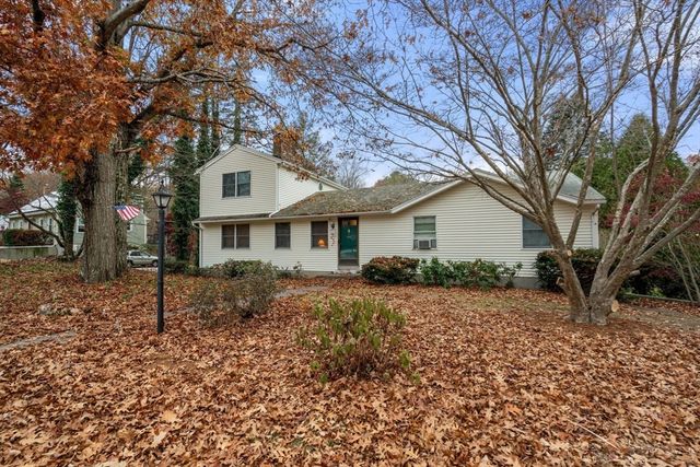 20 Brentwood Dr, Dudley, MA 01571