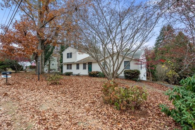 20 Brentwood Dr, Dudley, MA 01571