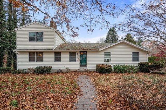20 Brentwood Dr, Dudley, MA 01571
