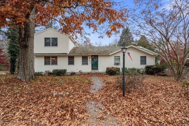 20 Brentwood Dr, Dudley, MA 01571