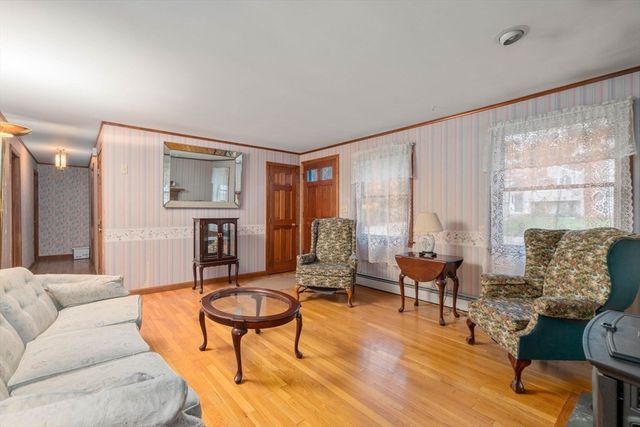20 Brentwood Dr, Dudley, MA 01571