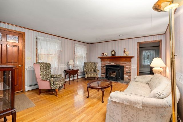 20 Brentwood Dr, Dudley, MA 01571